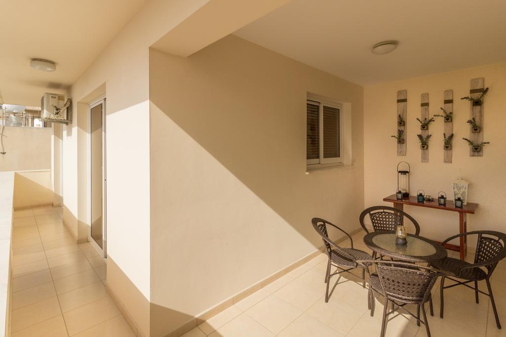 Elena Court Apt 401 Apartamento Larnaca Exterior foto